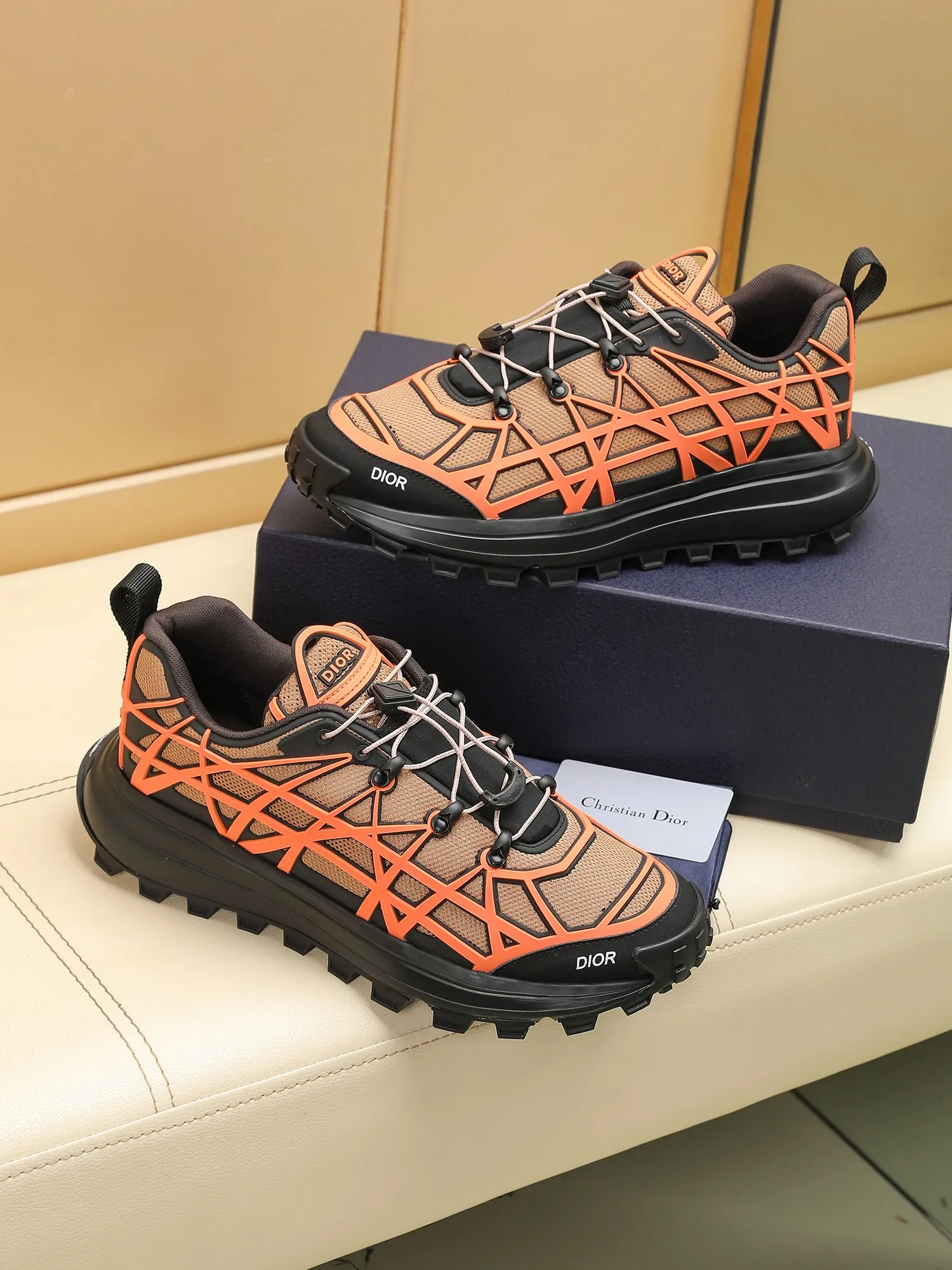 Men's Men's Shoes 💰520 [New Style] 🏍️🏍️Dior-B31 RUNNER sneakers highlight the fashionable silhouette, decorated with curved cannage pattern, reinterpreting classic patterns in a structural style, enriching Dior's 2023 summer men's wear series. Meticulously crafted using the advanced craftsmanship of hiking shoes, it blends outdoor culture with Dior heritage. Code number 38-45, multiple colors available, 38-44 (45 can be customized